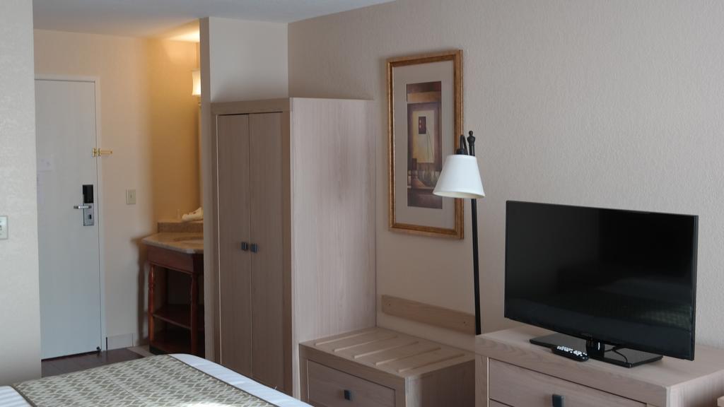 Hotel Baymont By Wyndham Stevens Point Esterno foto