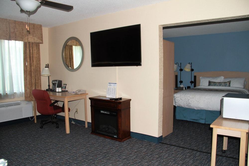 Hotel Baymont By Wyndham Stevens Point Esterno foto