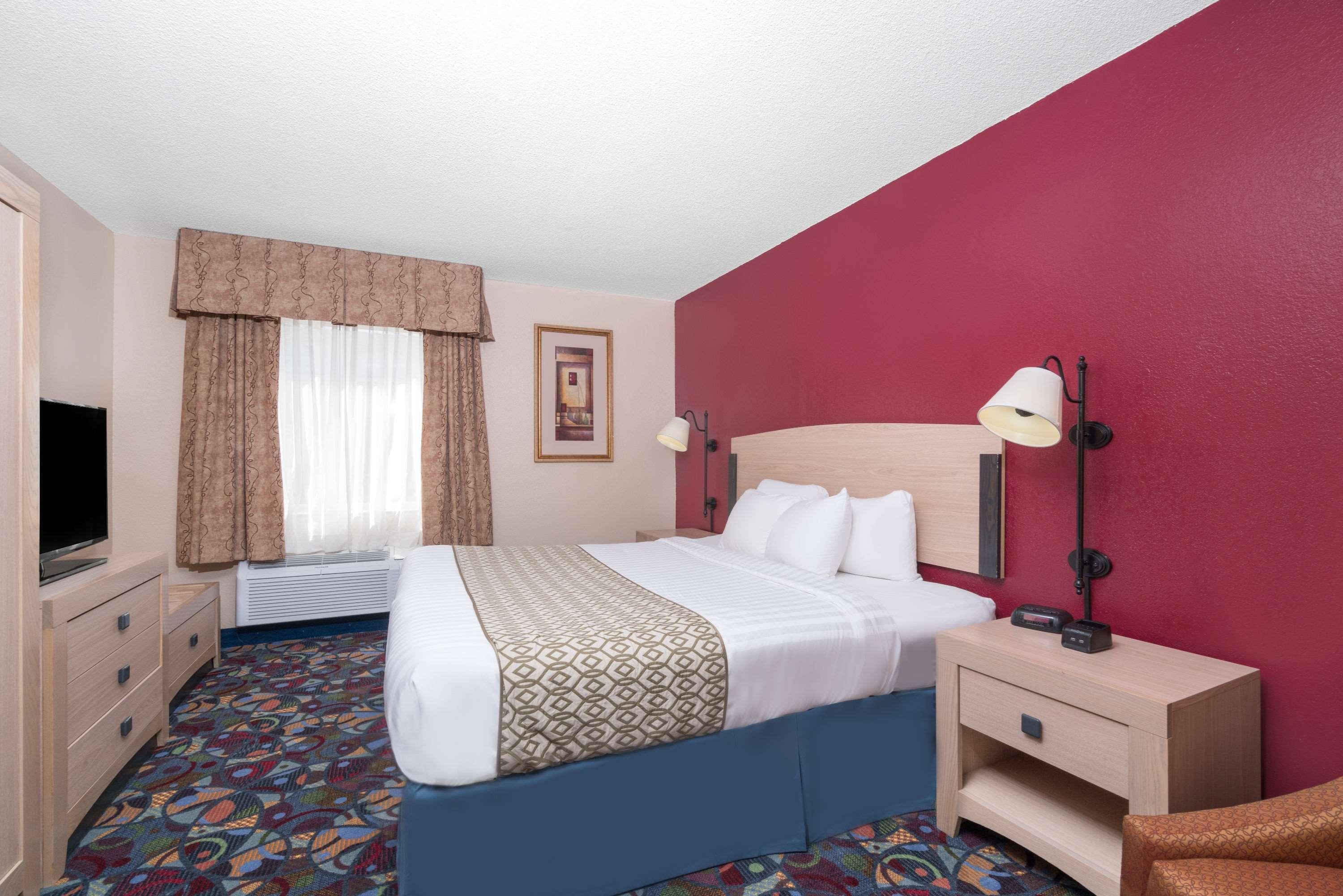 Hotel Baymont By Wyndham Stevens Point Esterno foto