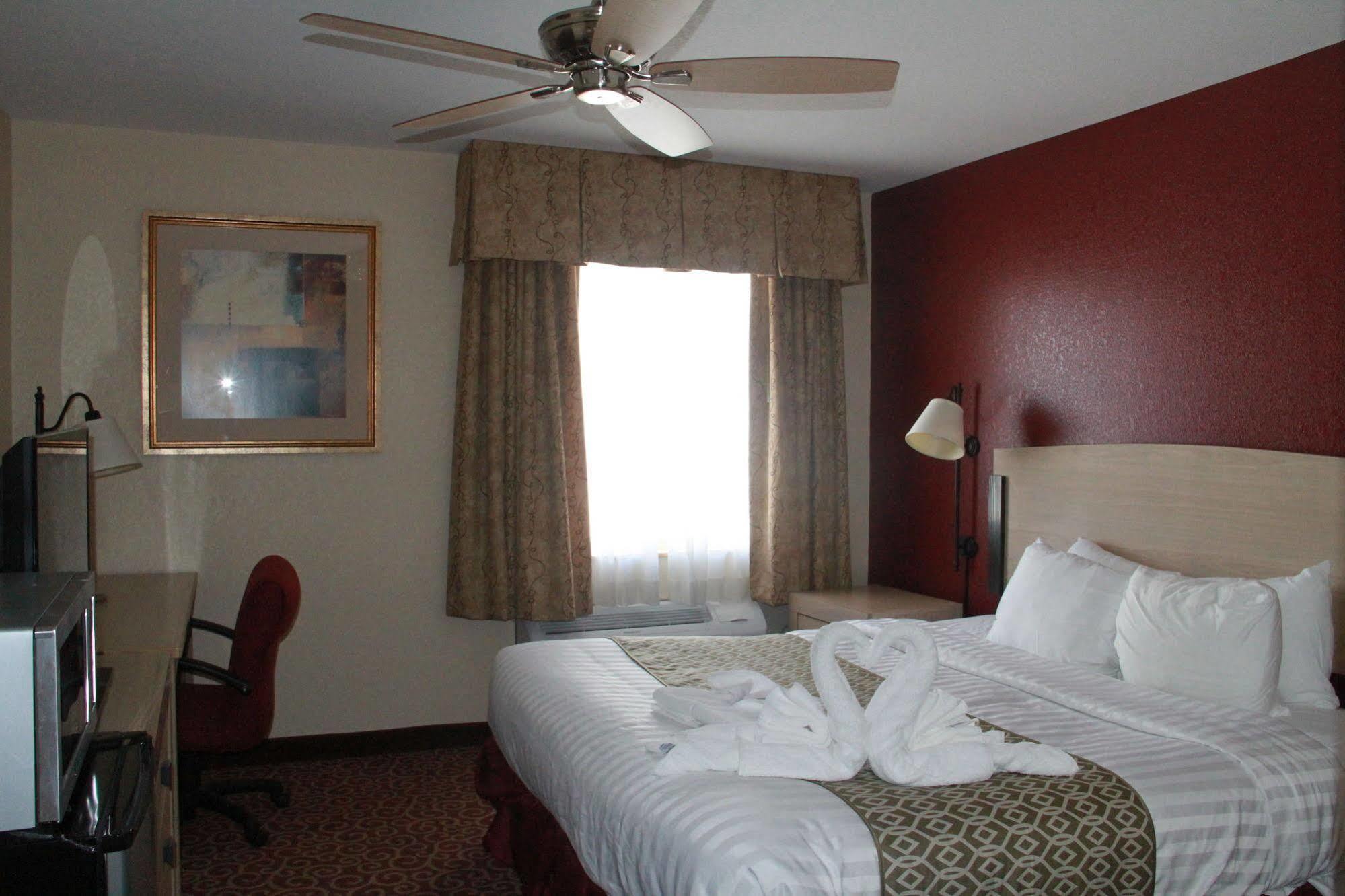 Hotel Baymont By Wyndham Stevens Point Esterno foto