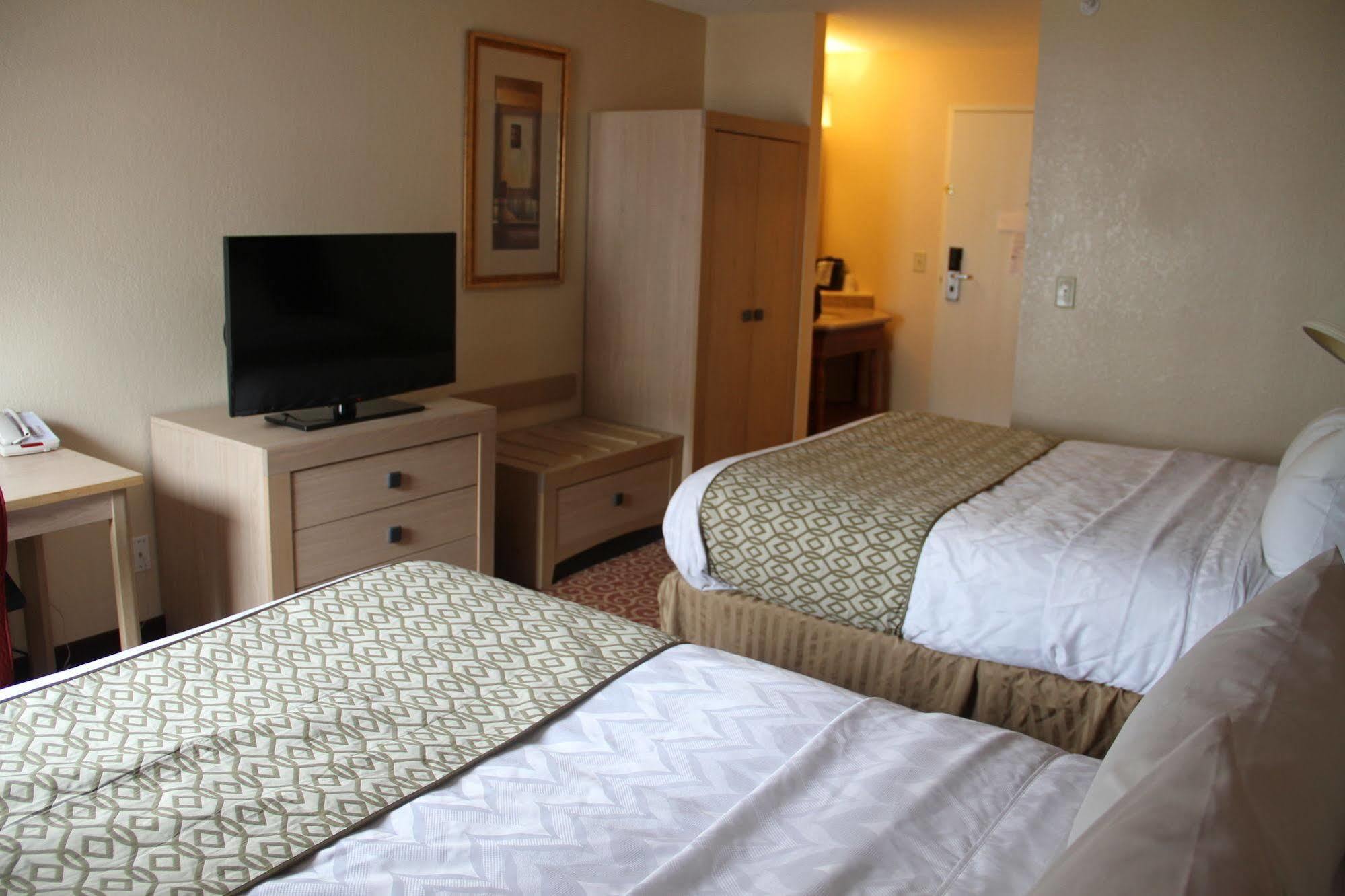 Hotel Baymont By Wyndham Stevens Point Esterno foto