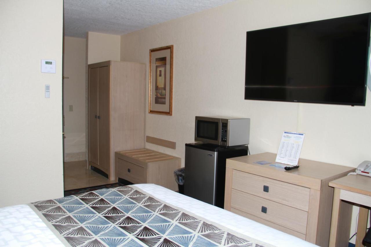 Hotel Baymont By Wyndham Stevens Point Esterno foto