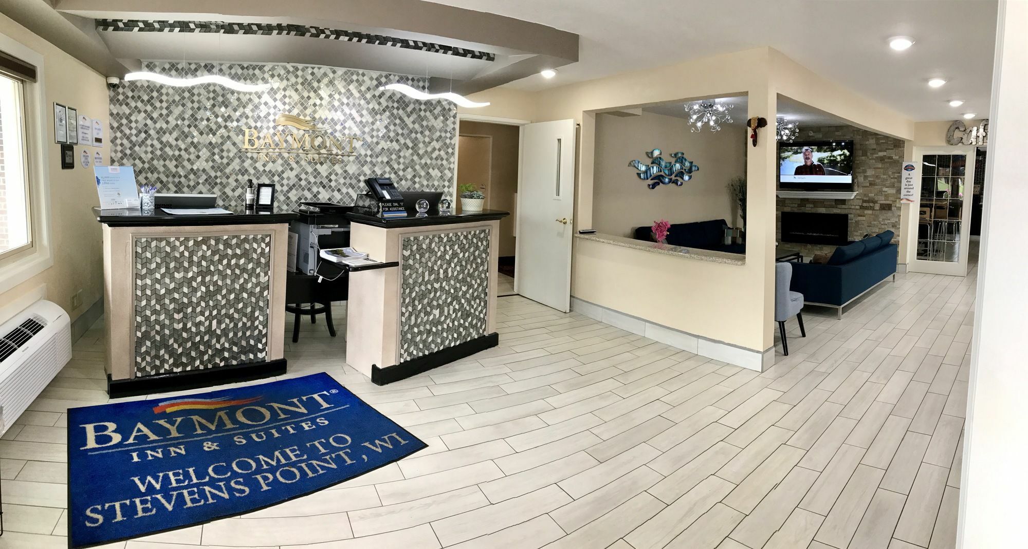 Hotel Baymont By Wyndham Stevens Point Esterno foto
